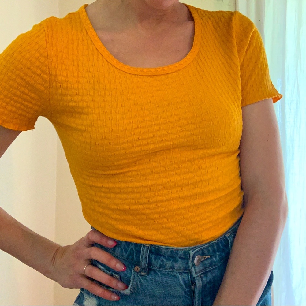 Anthropologie tee shirt golden yellow☀️